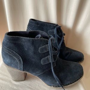 Clark’s women ankle boots navy size US 8.5